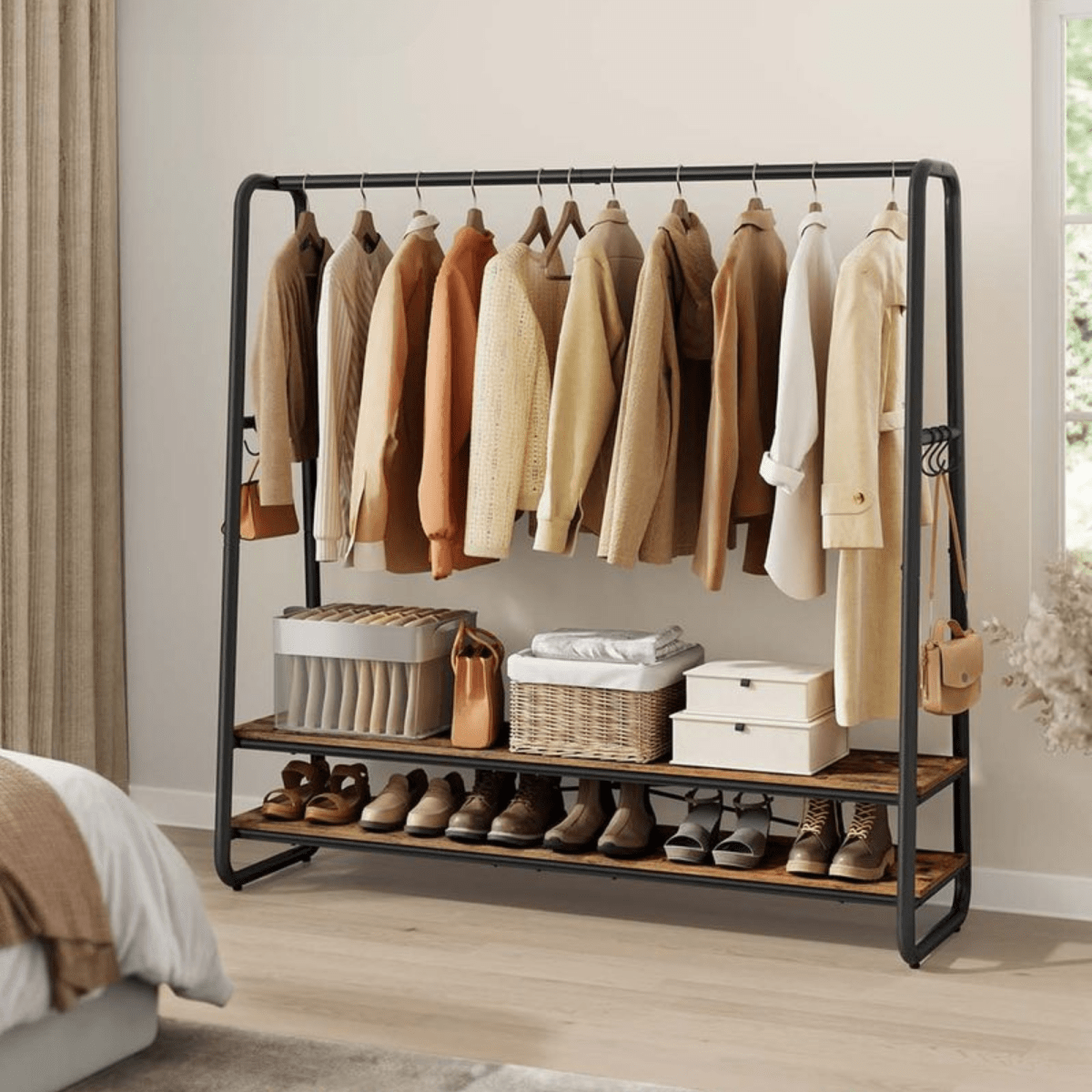 Premium Stahl Kleiderständer 200kg – Jonas - Stehend mit 2 Holzablagen - nestful