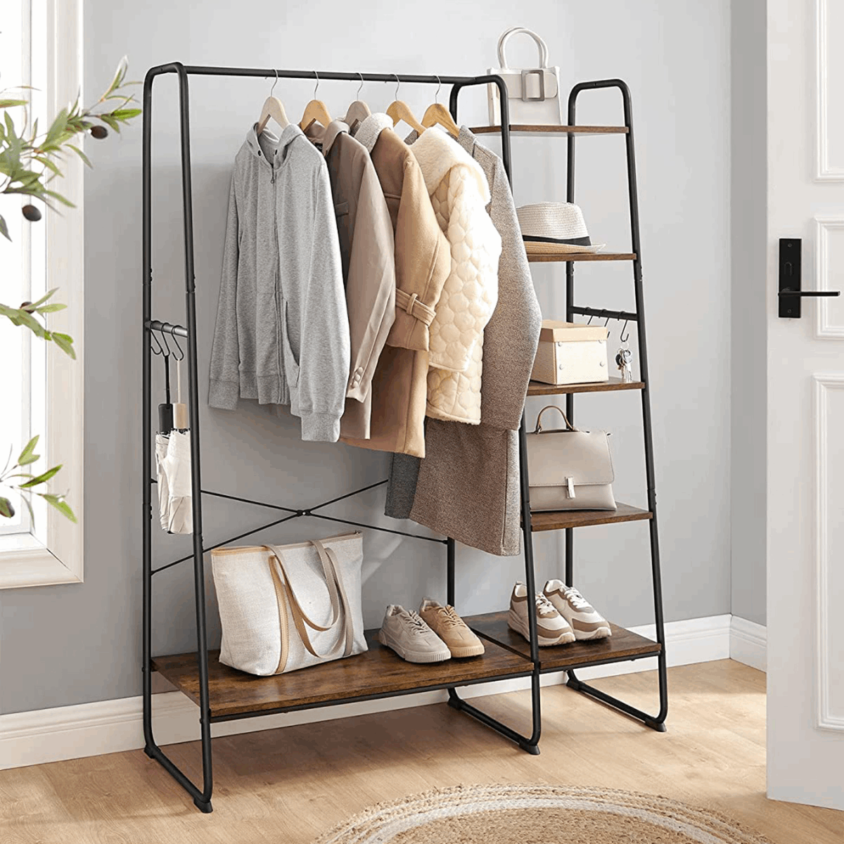 Premium Stahl Kleiderständer 220kg – Daniel - Stehend mit 6 Holzablagen - nestful
