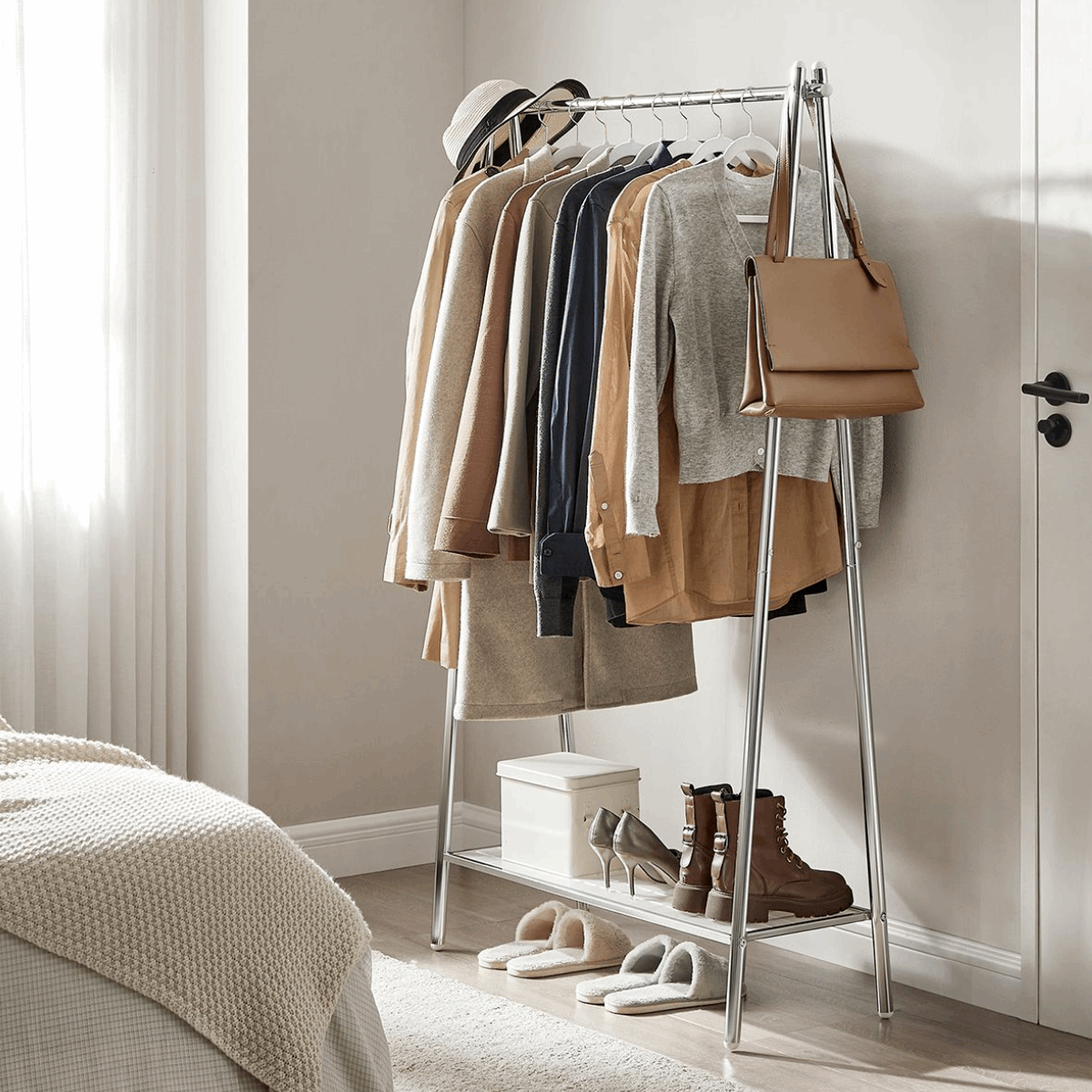 Premium Stahl Kleiderständer 40kg – Henry - Stehend mit Ablage - nestful