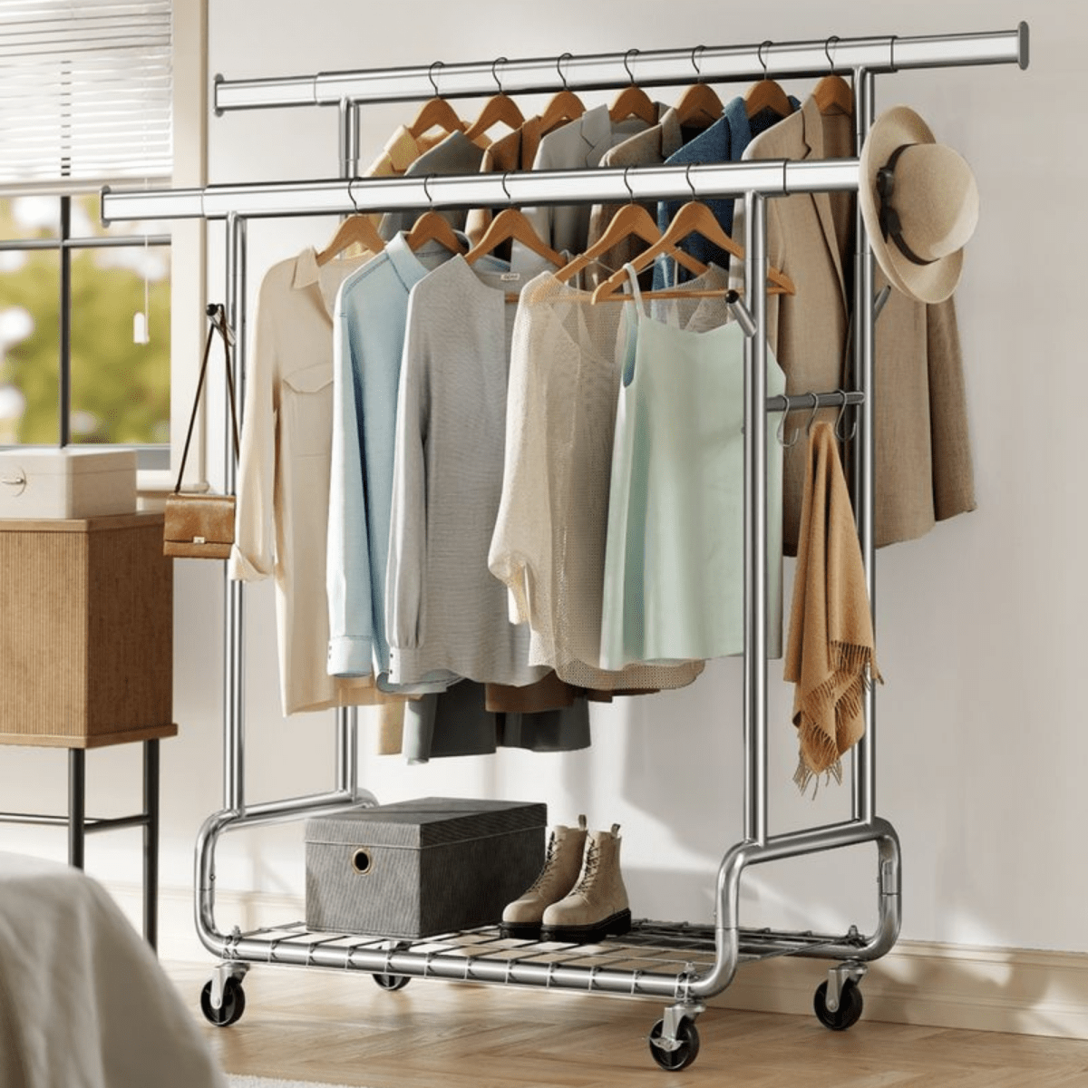 Doppel - Kleiderständer 270kg – Lena - Ausziehbar mit Rollen & Ablage - nestful