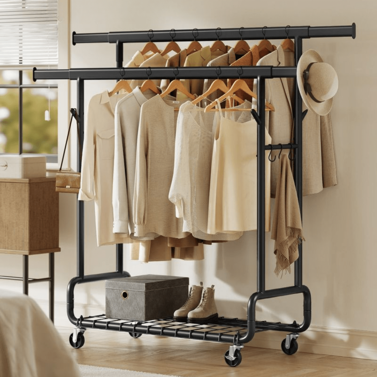 Doppel - Kleiderständer 270kg – Lena - Ausziehbar mit Rollen & Ablage - nestful