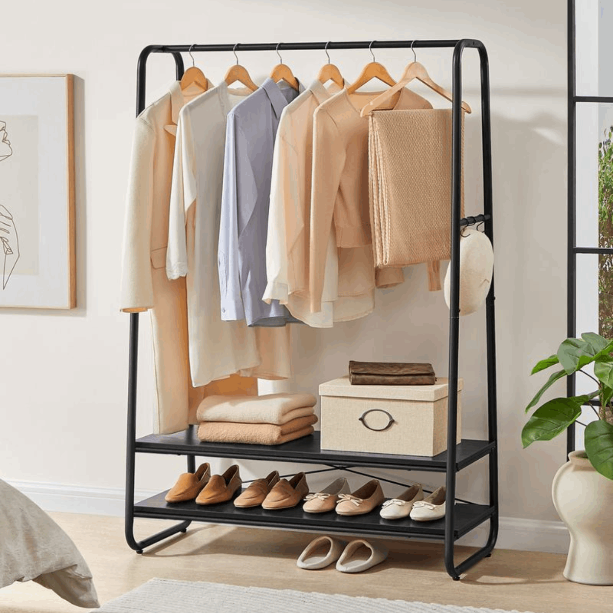 Premium Stahl Kleiderständer 130kg – Michael - Stehend mit 2 Holzablagen - nestful