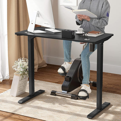 Electrically height-adjustable desk